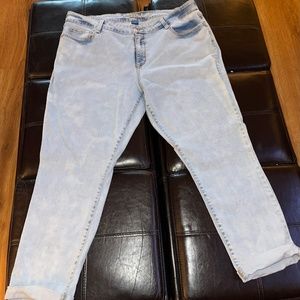 Plus size cropped jeans